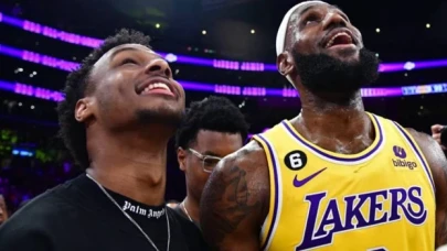 Beklenen oldu, NBA tarihinde ilk yaşandı; LeBron James, oğlu Bronny ile Lakers'ta oynayacak!
