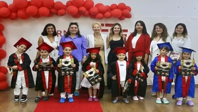 Burhaniye Belediyesi Kreşlerinde Karne ve Mezuniyet Coşkusu