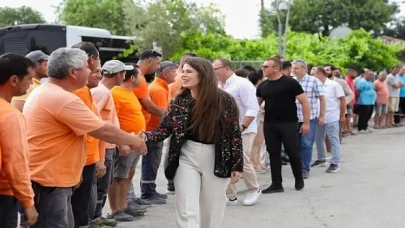 Çeşme Belediye Başkanı Lal Denizli, Kurban Bayramı dolayısıyla belediye personeliyle bayramlaştı