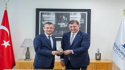 CHP Genel Başkanı Özgür Özel, Başkan Tugay’ı ziyaret etti “İzmir’e canımız gibi sahip çıkmaya devam edeceğiz”