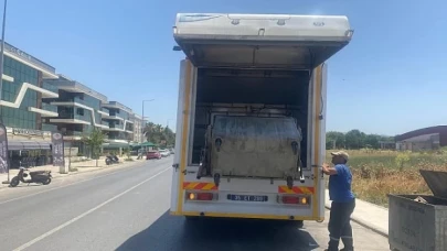 Çöp konteyneri yıkanıp, dezenfekte ediliyor