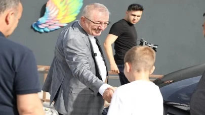 Edremit Belediye Başkanı Mehmet Ertaş sahada