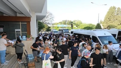 Efes Selçuk Belediyesi YKS’ye (Yükseköğretim Kurumları Sınavı) girecek olan Efes Selçuk’lu öğrencileri bu yıl da yalnız bırakmadı