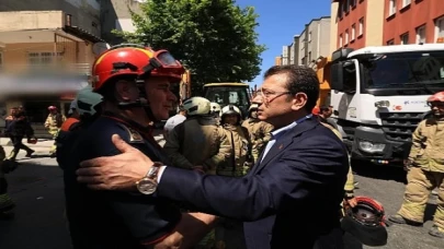 Ekrem İmamoğlu, Küçükçekmece’de çöken binanın enkazında incelemelerde bulunduktan sonra, gazetecilere konuyla ilgili açıklama yaptı