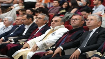 ERÜ Eczacılık Fakültesi’nde mezuniyet sevinci