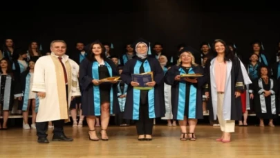 ERÜ Güzel Sanatlar Fakültesi’nde mezuniyet sevinci