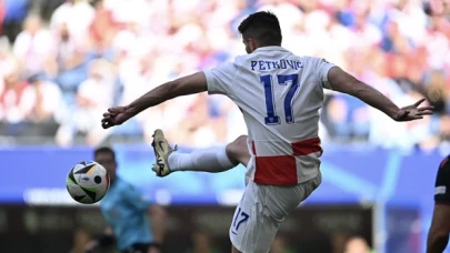 Hırvatistan 3 dakikada döndü ama galibiyete yetmedi; Arnavutluk son dakika golüyle turnuvaya tutundu