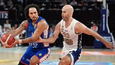 Fenerbahçe final serisinde Anadolu Efes'i mağlup etti