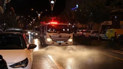Foşur Foşur yıkanan cadde ve sokaklara gül suyu sıkıldı