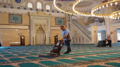 ”Geleceğe umut olmaya devam ediyoruz”