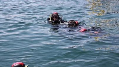 İBB, Çevre Haftası ve 8 Haziran Marmara Denizi Günü kapsamında Ortaköy Vapur İskelesi önünde farkındalık yaratan bir etkinliğe imza attı
