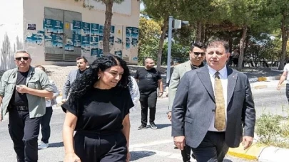 İzmir Büyükşehir Belediye Başkanı Dr. Cemil Tugay halkın talepleri için sahada