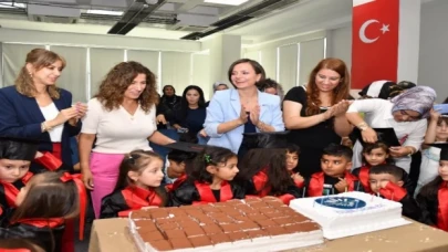 İzmir Karabağlar’da çocuklar kep fırlattı