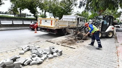 İzmir’de kaldırımlar yenileniyor