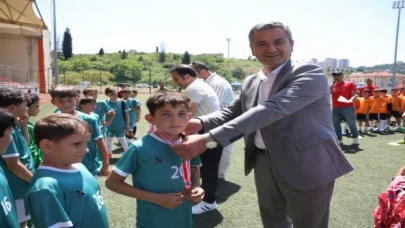 İzmitli gençler kurtuluş coşkusunu futbol şenliğinde doyasıya yaşıyor 