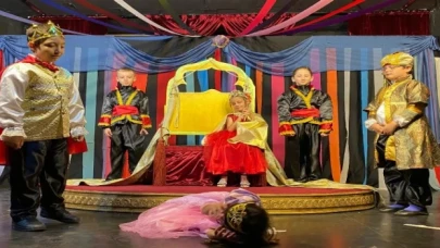 İzmit’te minik tiyatrocular yetenekleri sahneye taşıdı