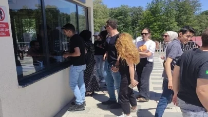 Karnesini alan teleferiğe koştu