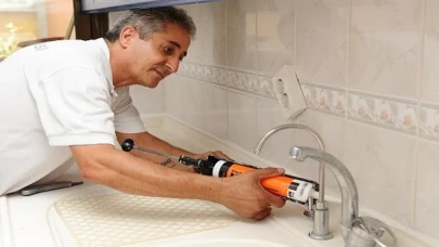 Karşıyaka Belediyesi’nin ücretsiz tamir hizmetine yoğun ilgi