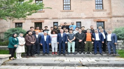 Kayseri protokolü Talas’ta gençlerle buluştu