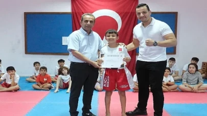 Kemer Belediyesi Kick Boks sporcuları kuşak atladı