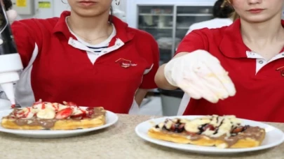 Kocaeli’de ’Beyaz Kalpler’de waffle ile kahve günü