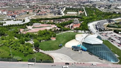 Konya’da güzel havayı fırsat bilen vatandaşlar Selçuklu’nun sembol mekanlarına akın etti