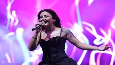 Likya Kaş Kültür ve Sanat Festivali’nde Melek Mosso rüzgarı esti