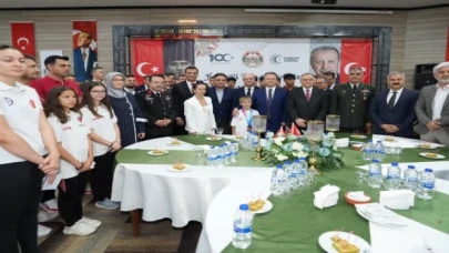 Manisa protokolü bayramlaştı