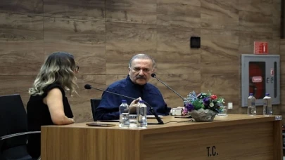 Muğla Büyükşehir Belediyesi tarafından düzenlenen etkinlik kapsamında ünlü Yazar-Şair Murathan Mungan, Muğlalılarla bir araya geldi