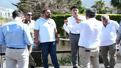 Narlıdere Belediye Başkanı Erman Uzun, İZSU Genel Müdürü Gürkan Erdoğan ve ekibi ile birlikte ilçe genelinde saha ziyaretleri gerçekleştirdi