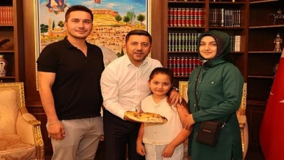 Nevşehir Belediye başkanı Rasim Arı, bugün çok sayıda esnaf, genç ve vatandaşı konuk ederek hem talep ve önerilerini dinledi hem de istişarelerde bulundu