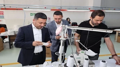 Nevşehir Belediye Başkanı Rasim Arı, Nissa Buklet Fabrikasında incelemelerde bulunarak üretim ve pazarlama faaliyetleri hakkında bilgi aldı