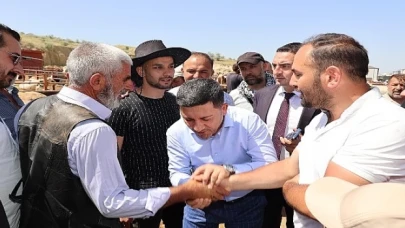 Nevşehir Belediyesi tarafından Kurban Bayramı öncesinde mezarlıklara drone ile gül suyu sıkıldı