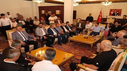 Nevşehir Belediyesi’nde düzenlenen bayramlaşma törenine vatandaşlar büyük ilgi gösterdi