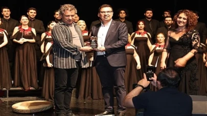 Nâzım Hikmet eserleri ile anıldı