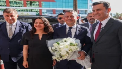 Özgür Özel’den Cemil Tugay’a övgü