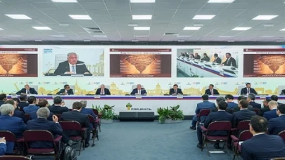 Rosneft CEO’su küresel ihtiyaçları karşılamak için dengeli bir enerji geçişini destekliyor