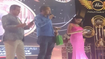 Sedat Sarıkaya ”Yılın Başarılı Magazin Sayfası” ödülünü aldı!