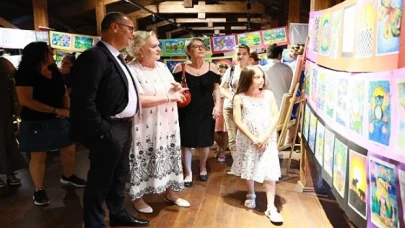 Selçuk Efes Kent Belleği hafta sonu öğrencilerin yoğun katılımı ile gerçekleşen önemli bir resim sergisinin açılışına ev sahipliği yaptı