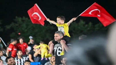Selçuklu Belediyesi Milli Takımımız 2-1 galip gelerek tur atladığı maçın ardından alanı dolduran binlerce taraftar büyük sevinç yaşadı