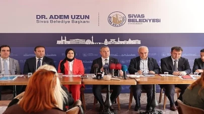 Sivas Belediye Başkanı Dr. Adem Uzun, kentte görev yapan basın mensuplarıyla bir araya geldi