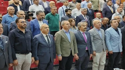 Sivas Kent Konseyi’nin yapılan Olağan Genel Kurul Toplantısı’nda Tarihçi-Yazar Ahmet Necip Günaydın oy birliğiyle başkan olarak seçildi