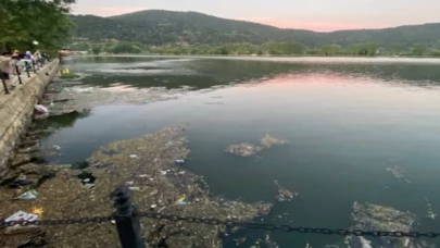 Turistik göl çöplüğe döndü