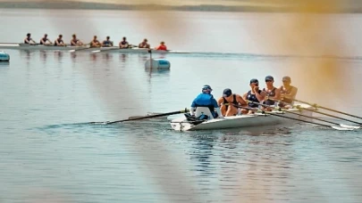 Türkiye Kürek Federasyonu tarafından düzenlenen Bahar Kupası ve Akademi Ligi Şampiyonası yarışları, Ankara’nın Gölbaşı ilçesinde gerçekleştirildi