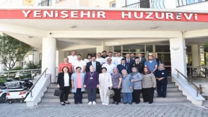Yenişehir Halkı Belediye Meydanı’nda bayramlaştı