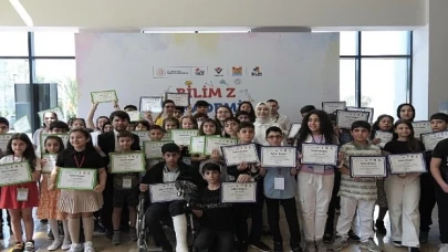 Zeytinburnu Bilim Merkezi’nde Eğitim Gören Akademi Öğrencileri Sertifikalarını Aldı