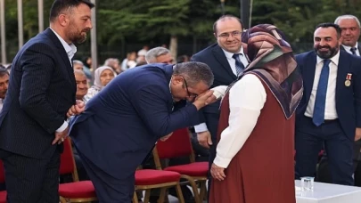 15 Temmuz Demokrasi ve Milli Birlik Günü dolayısıyla Keçiören Belediyesi 15 Temmuz Şehitleri Anıtı’nda anma töreni düzenlendi