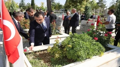 15 Temmuz Demokrasi ve Milli Birlik Günü etkinlikleri kapsamında kent mezarlığındaki şehitlik ziyaret edildi. 1