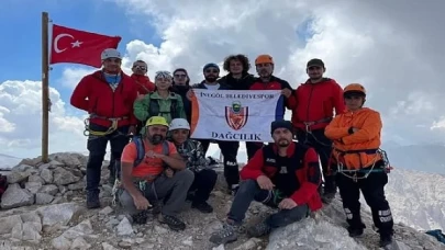 15 Temmuz Demokrasi Ve Milli Birlik Günü İçin Zirveye Yürüdüler