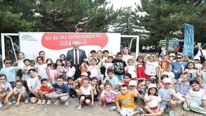 300 çocuk 'Biz Bu Yaz Kütüphanedeyiz’ etkinliğinde buluştu